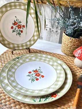 🌴Picnic Green Gingham Floral Melamine Dinner & Salad Plates - Set of 4 - NWT